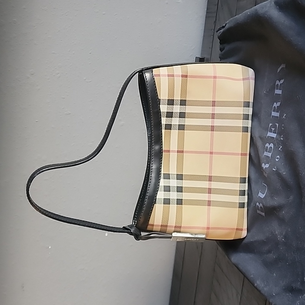 Burberry Beige/Black House Check PVC and Patent Leather Baguette Bag. Pre-Loved